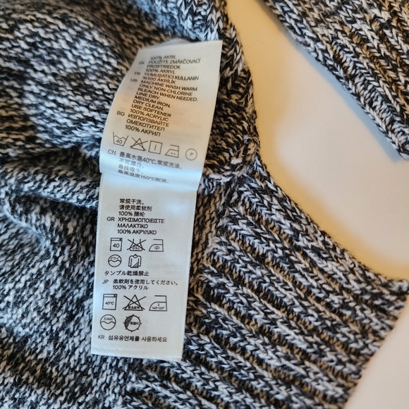 H&M Sweater Medium - Picture 9 of 14